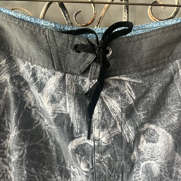 Volcom board shorts - Picture 3 of 6